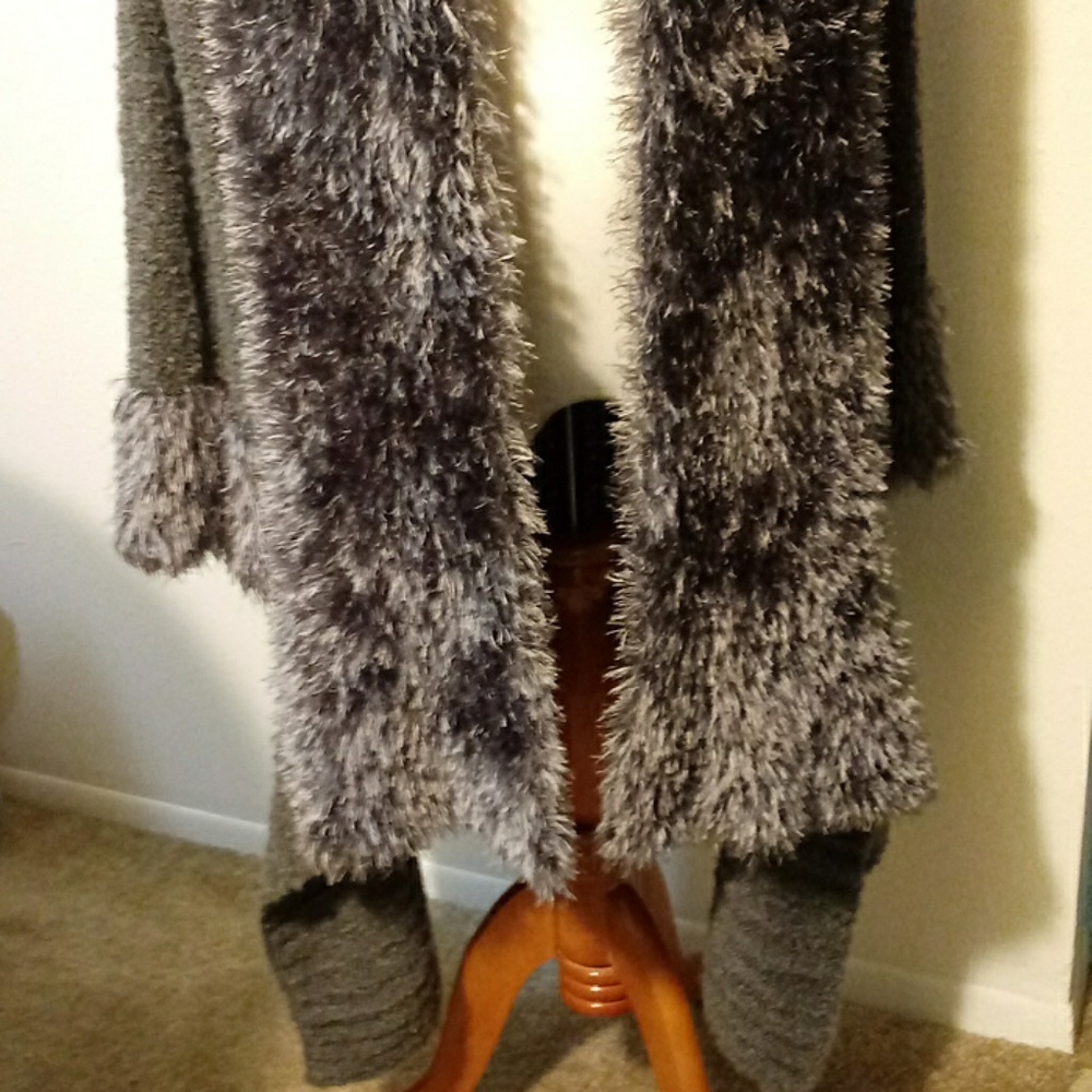 Noelle grey cardigan/sweater fringe-y faux fur one size - Picture 8 of 12